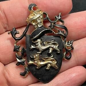 Vintage Dafri Toronto Gold Tone Heraldic Shield Brooch with Lions 1.5"